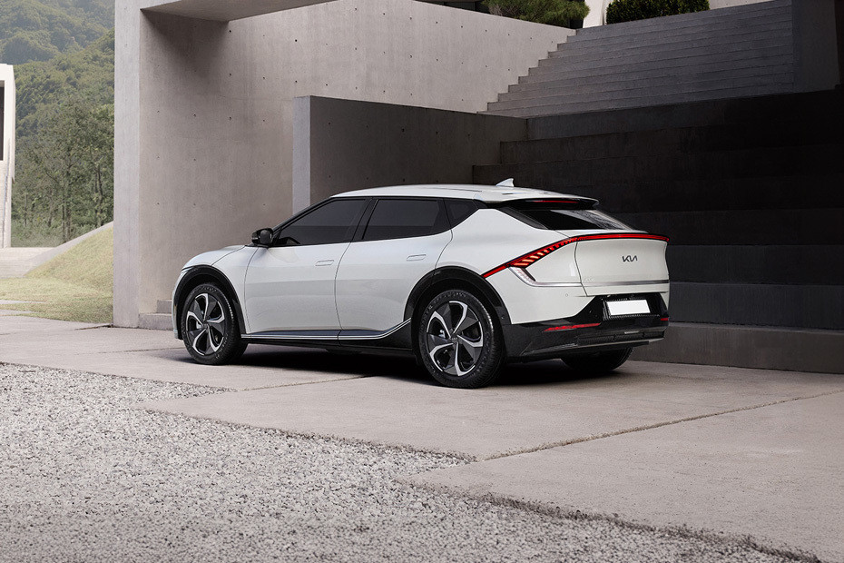 Rear Cross Side View of KIA EV6