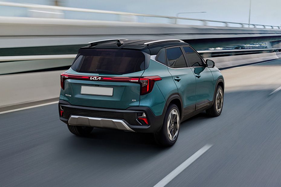 Rear Cross Side View of KIA Seltos