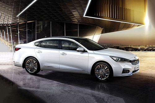 KIA Cadenza Front Cross Side View