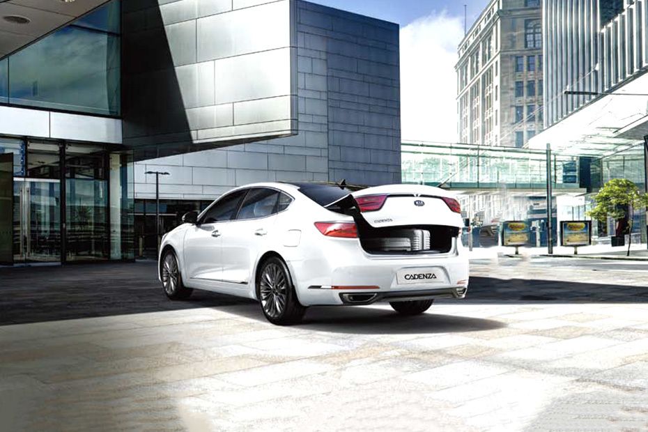 Rear Medium View of KIA Cadenza