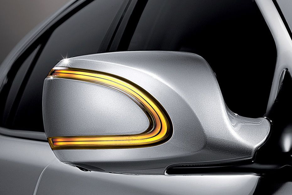 KIA Quoris Drivers Side Mirror Front Angle