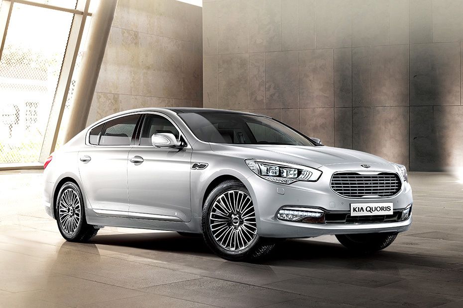 KIA Quoris Front Cross Side View