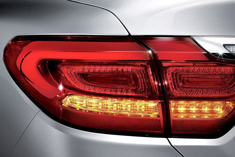 Quoris Tail light