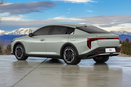 Rear Cross Side View of KIA K4