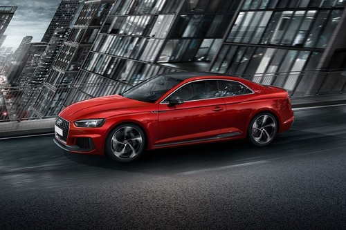 Audi RS 5 Coupe Front Side View
