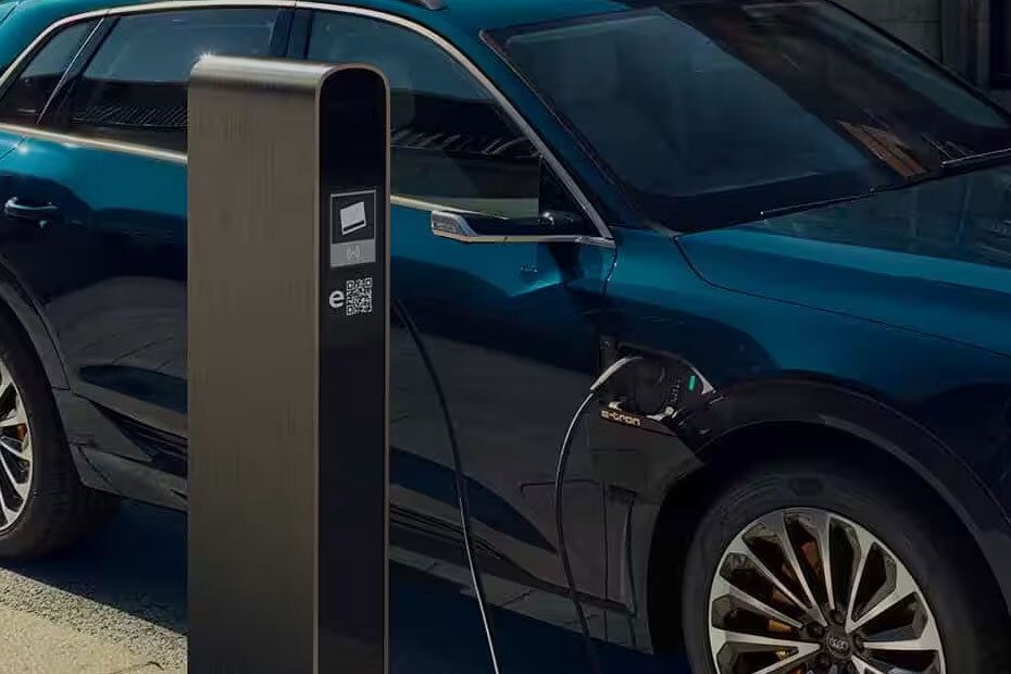 Gas Cap Open of E-tron