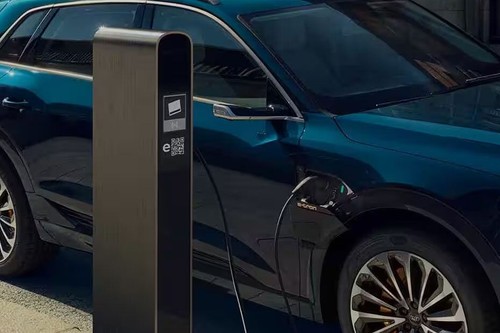 Gas Cap Open of E-tron