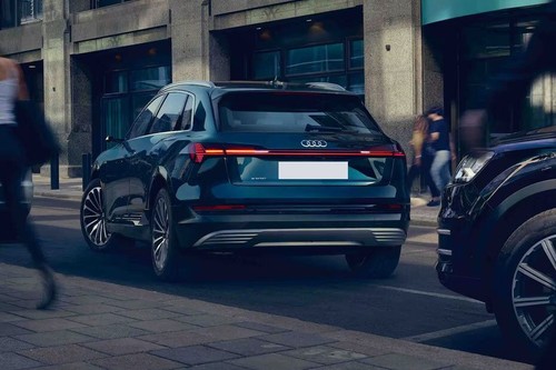 Rear Medium View of Audi E-tron