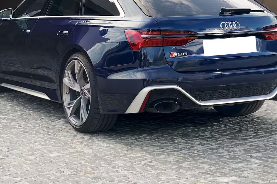 Exhaust Pipe of Audi RS6 Avant