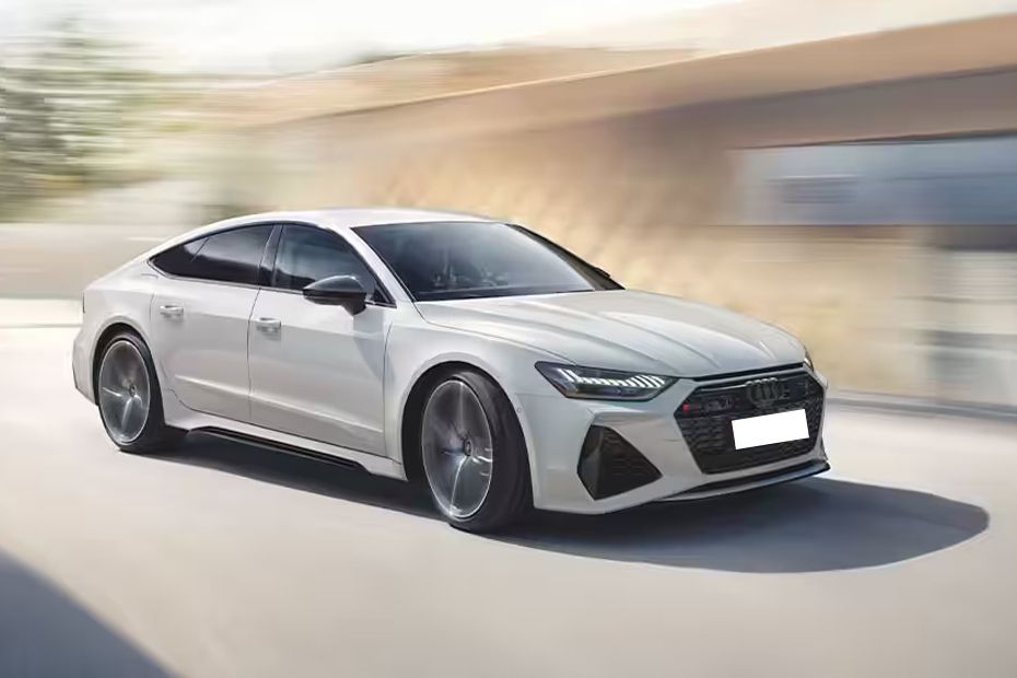 Audi RS6 Avant Front Side View