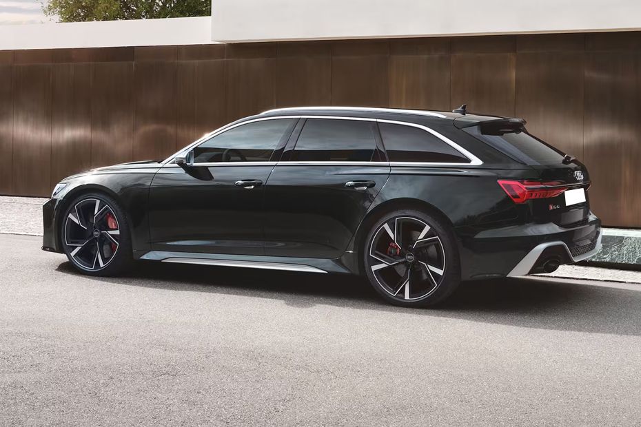 RS6 Avant Rear angle view