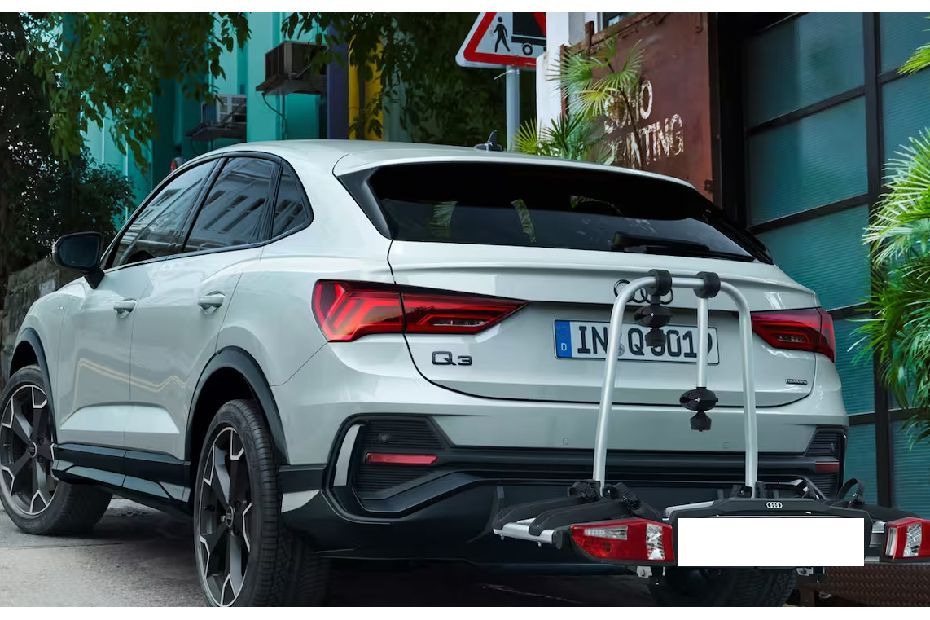 Q3 Sportback 2023-2025 Rear angle view