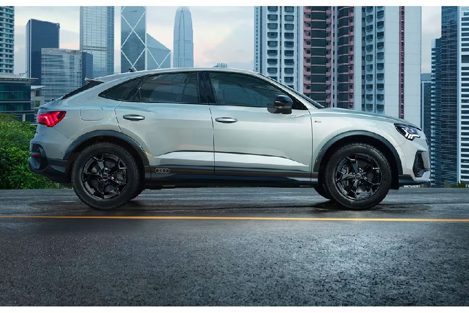 Q3 Sportback 2023-2025 Side view