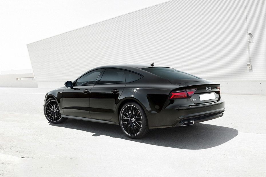 Rear Cross Side View of Audi A7