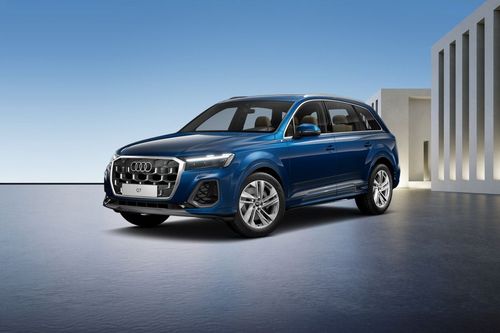 Audi Q7  Front Medium View