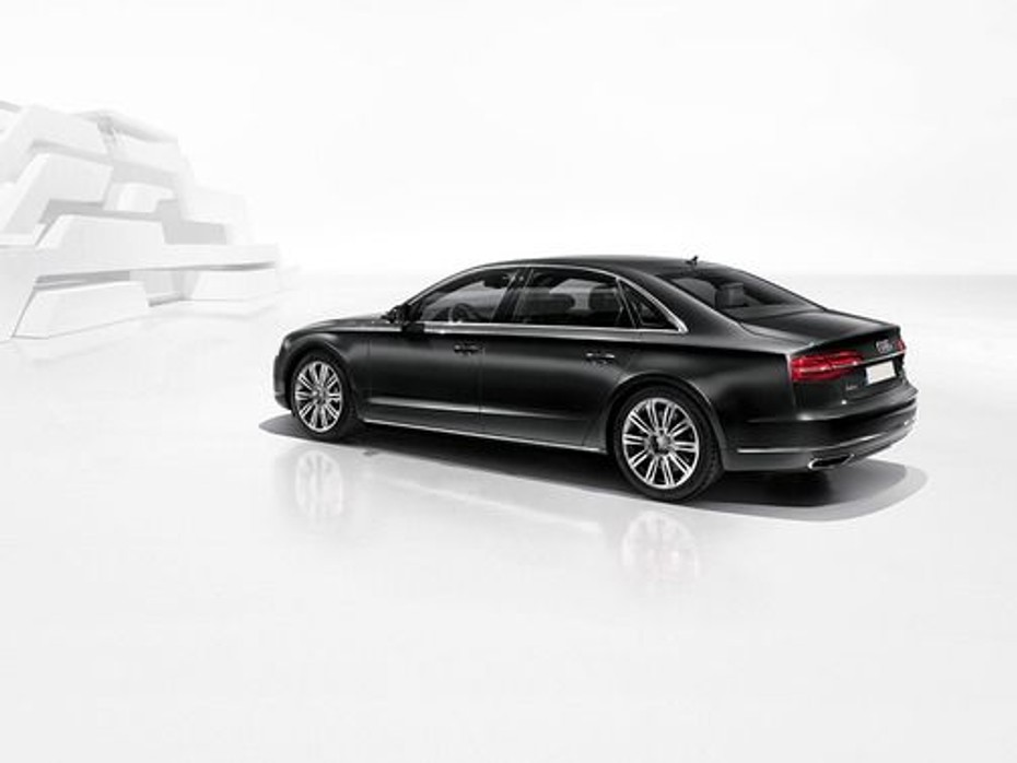 A8 L (2022-2023) Side view