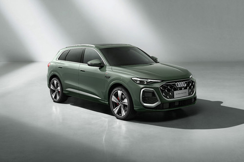 Audi Q5 L Front Medium View