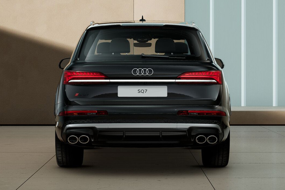 Full Rear View of Audi SQ7