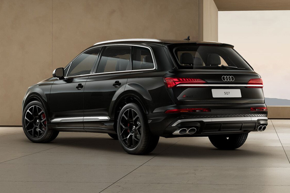 Rear Cross Side View of Audi SQ7