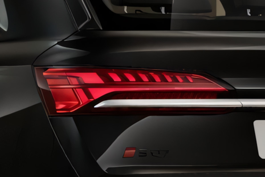 SQ7 Tail light