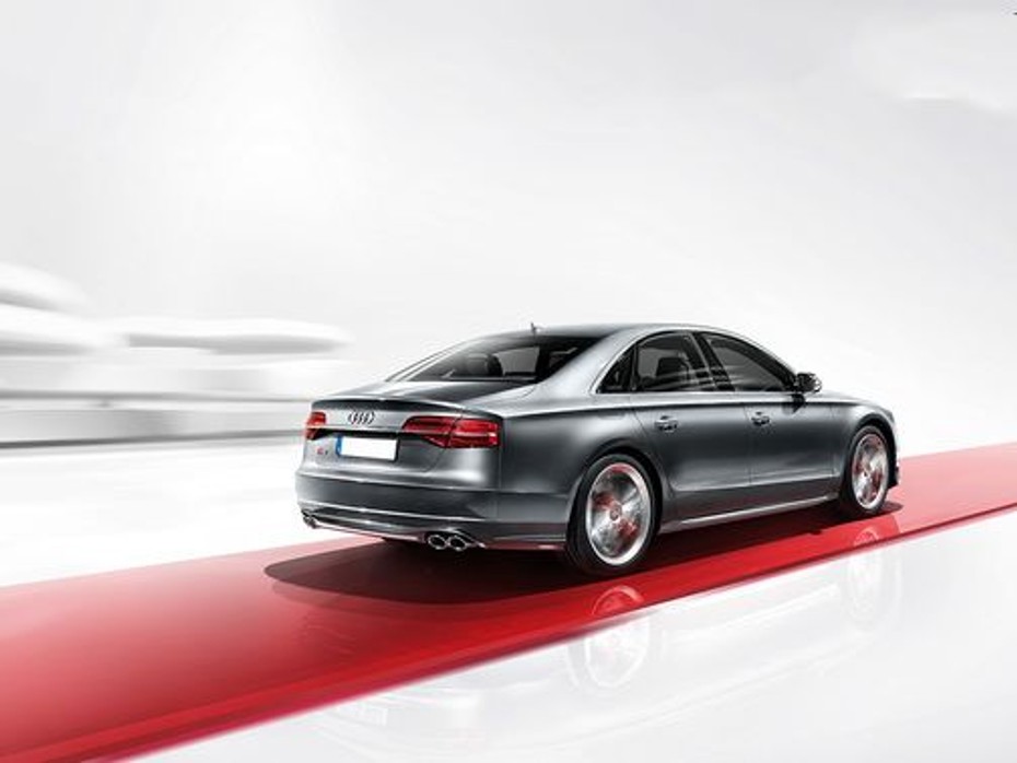 S8 (2012-2022) Rear angle view