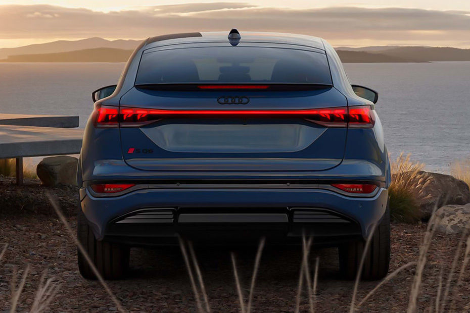Full Rear View of Audi SQ6 Sportback e-tron
