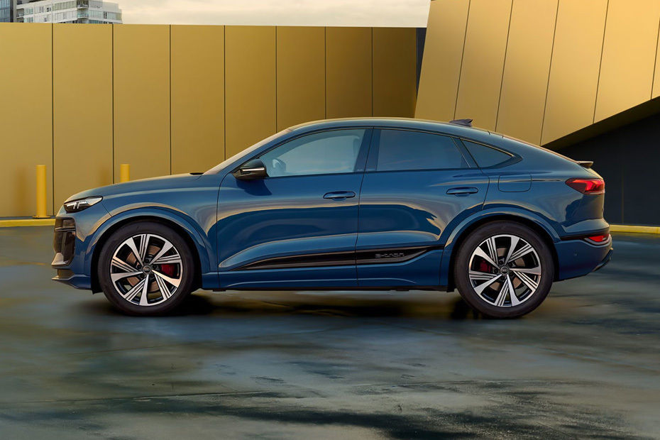 SQ6 Sportback e-tron Side view