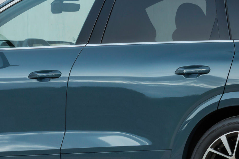 Q7 2026 Door handle