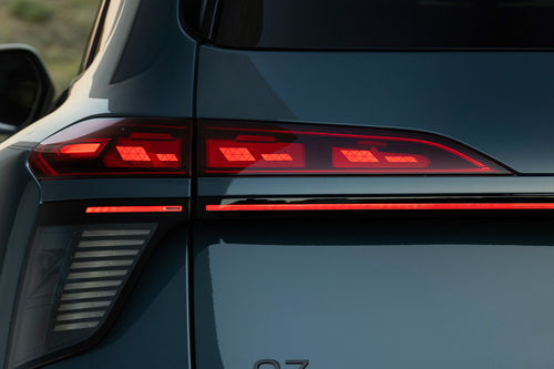 Q7 2026 Tail light