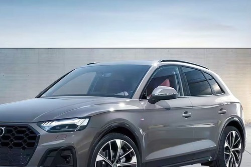Audi Q5 (2023-2024) Drivers Side Mirror Front Angle