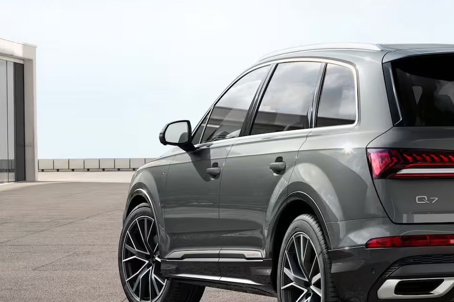 Audi Q7 (2022-2023) Drivers Side Mirror Rear Angle