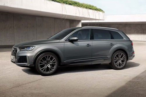 Audi Q7 (2022-2023) Front Side View