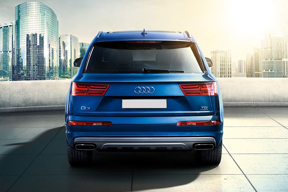 Full Rear View of Audi Q7 (2022-2023)