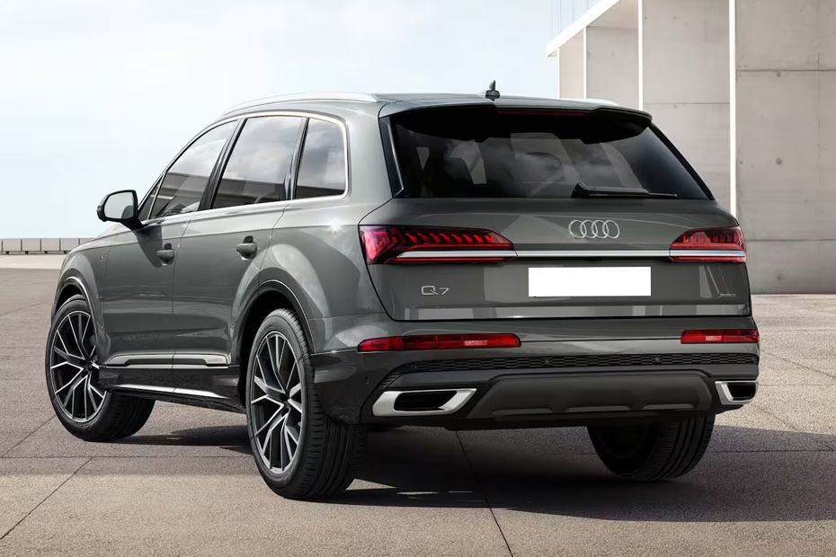 Q7 (2022-2023) Rear angle view