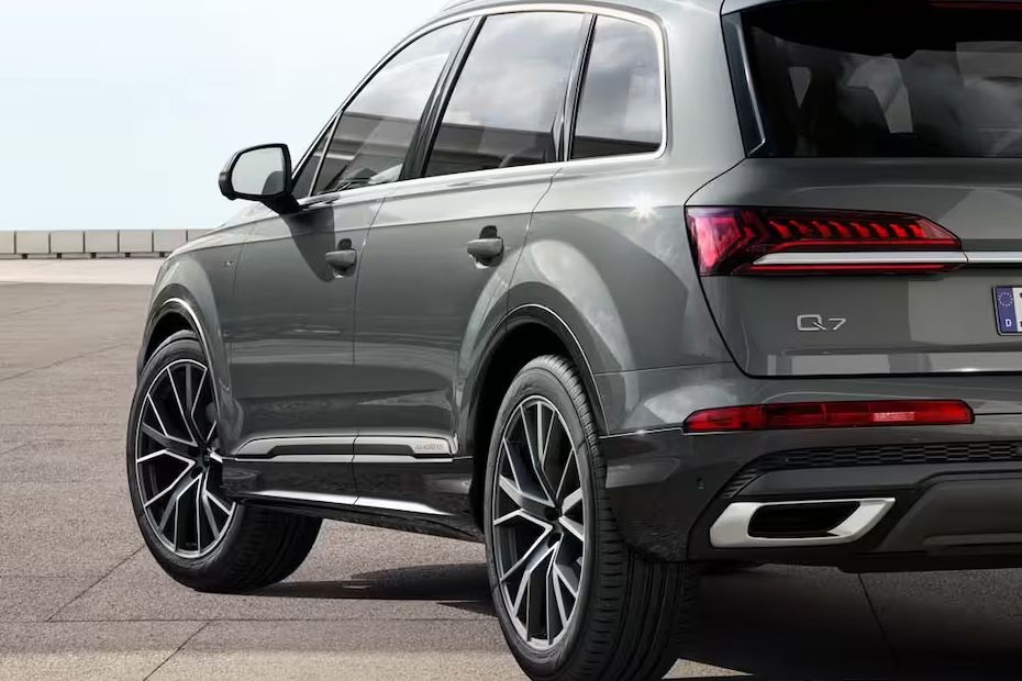 Q7 (2022-2023) Tail light