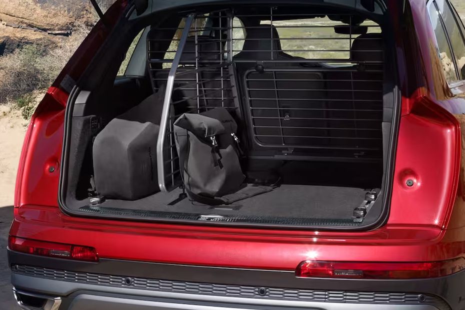 Trunk Open Closer View of Q7 (2022-2023)