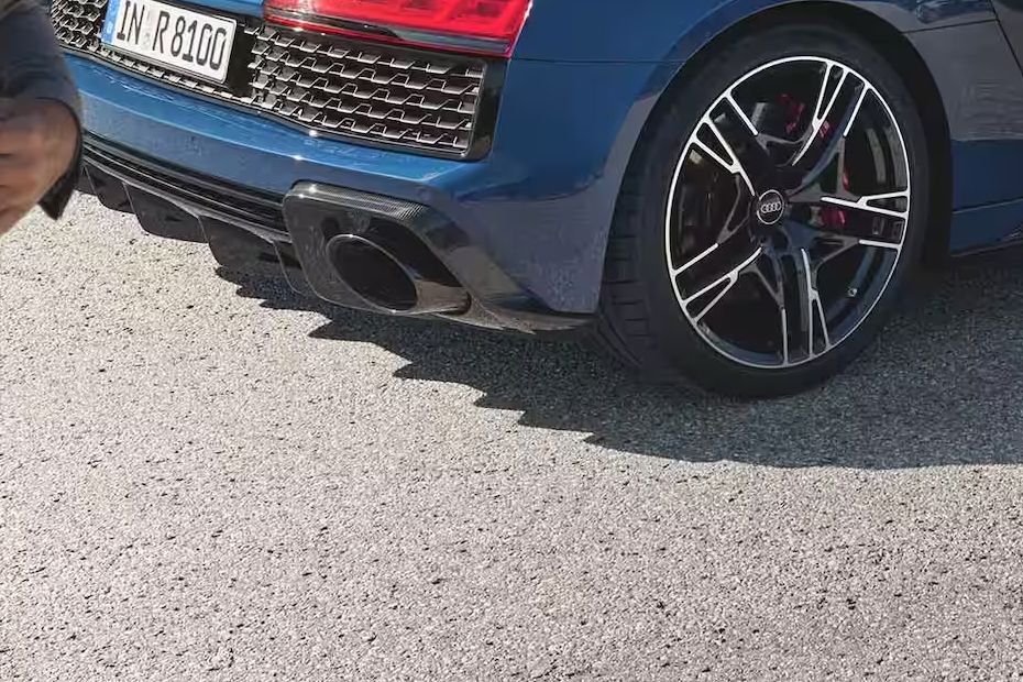 Exhaust Pipe of Audi R8 Coupe