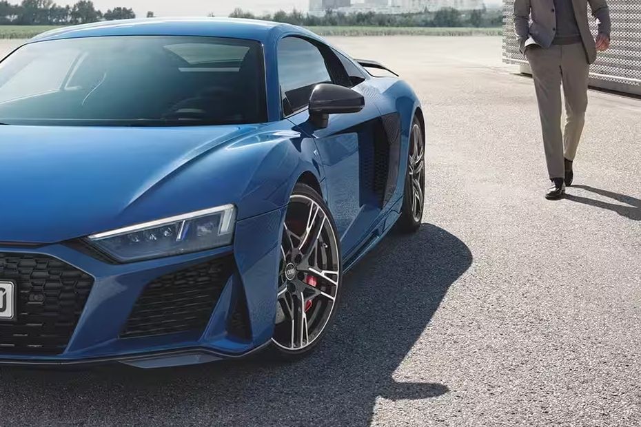 R8 Coupe Headlight