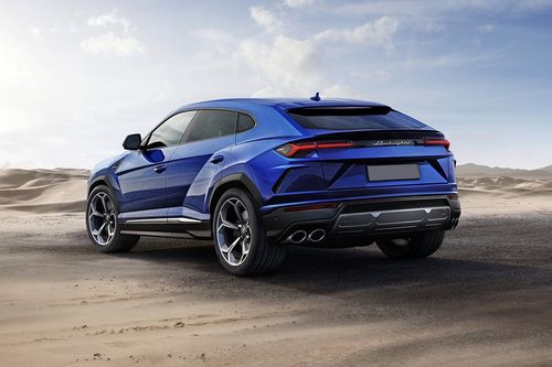 Rear Cross Side View of Lamborghini Urus(2022-2023)