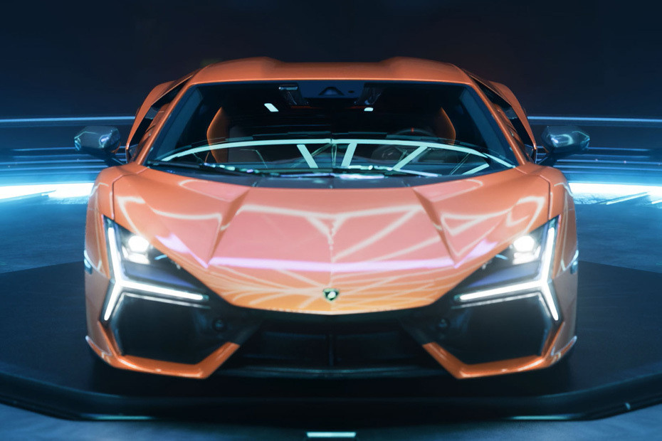 Full Front View of Revuelto