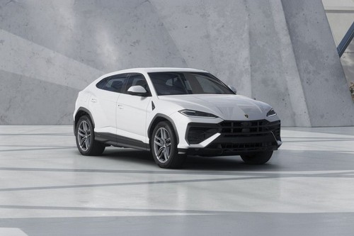 Lamborghini Urus Front Cross Side View