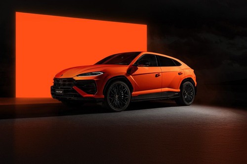 Urus Side view