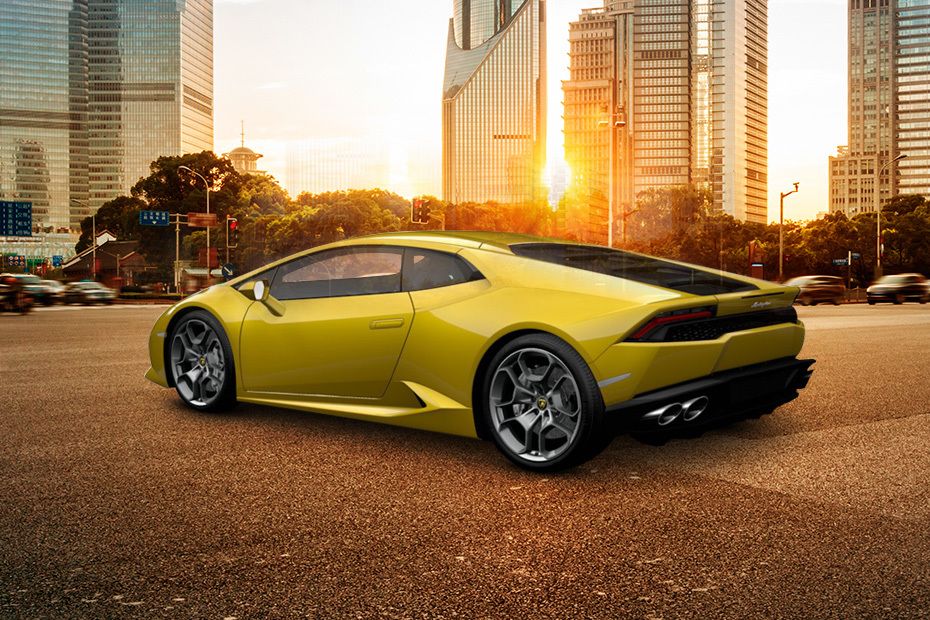 Rear Cross Side View of Lamborghini Huracan