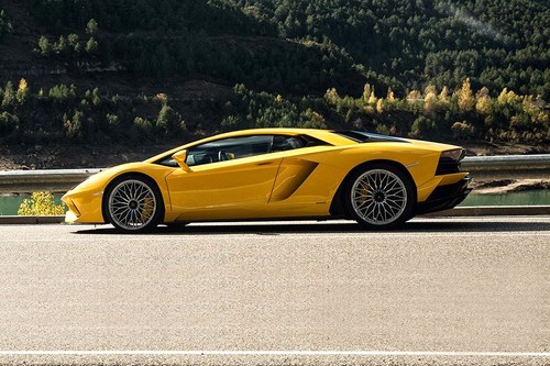 Aventador Side view