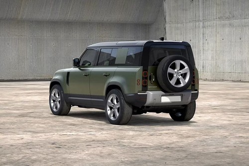 Rear Cross Side View of Land Rover DEFENDER 110