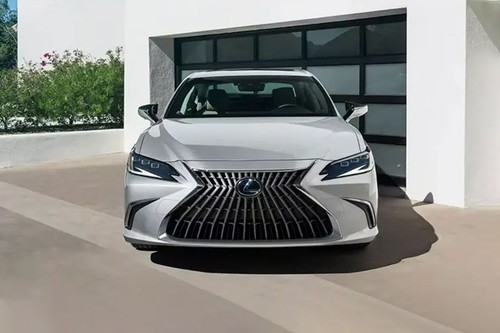 Full Front View of ES Hybrid