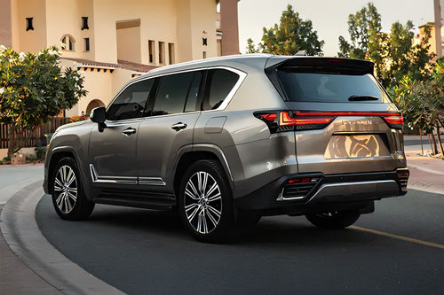 Rear Cross Side View of Lexus LX 700H