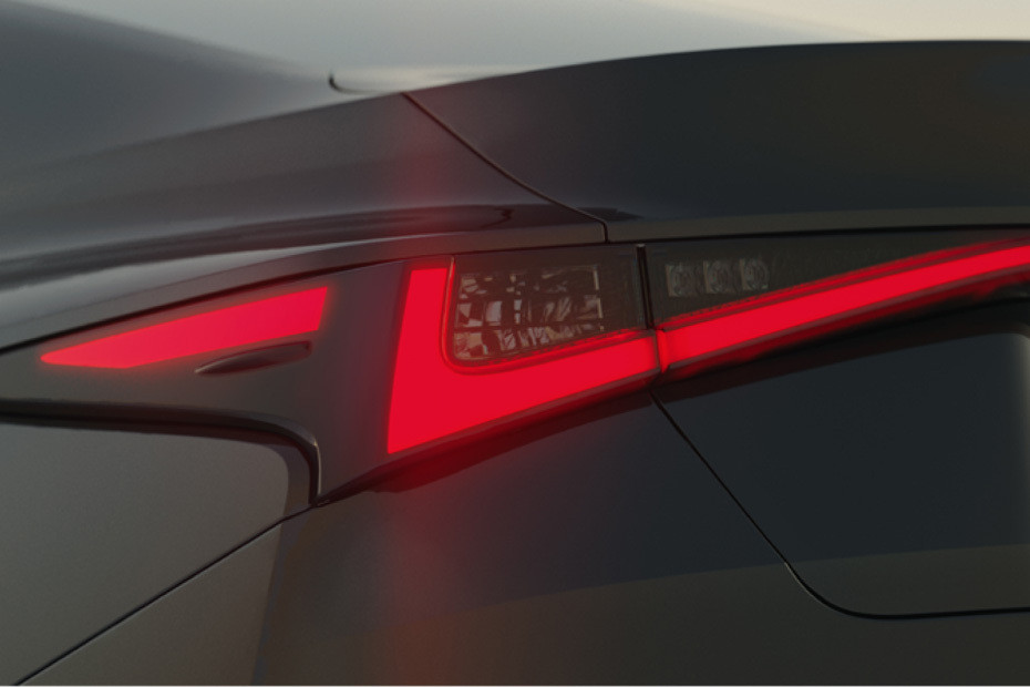 IS 250 2022-2025 Tail light