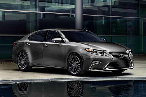 Lexus ES (2013-2021) Front Cross Side View