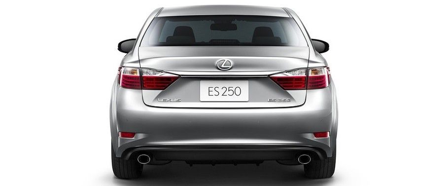 Full Rear View of Lexus ES 2016